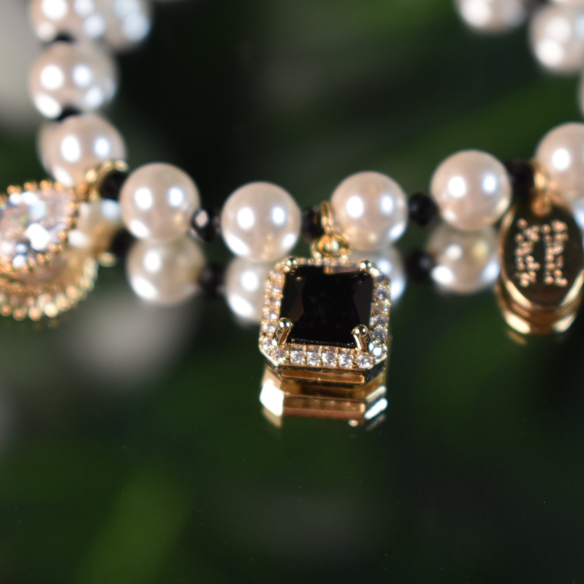 Pearls of Korea - The Black Stone Bracelet